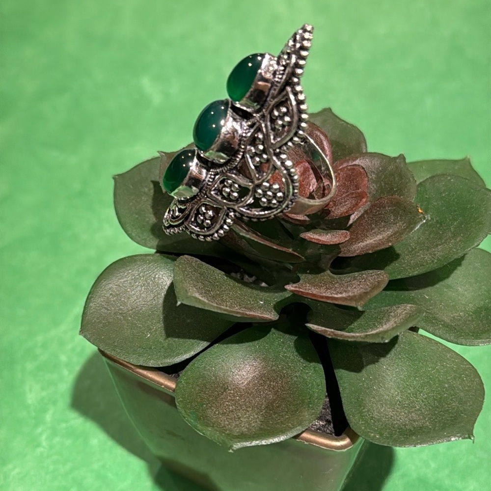 Green Chalcedony Silver Ring - image 4